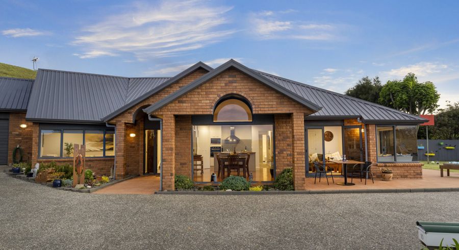  at 10 Fallsbrook Lane, Mangere Bridge, Auckland