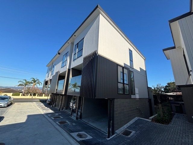  at 4/150 Royal Road, Massey, Waitakere City, Auckland