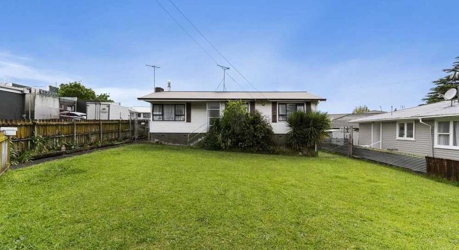  at 2 Kirton Crescent, Manurewa, Manukau City, Auckland