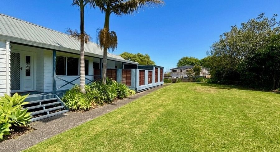  at 1 Gosford Drive, Botany Downs, Manukau City, Auckland