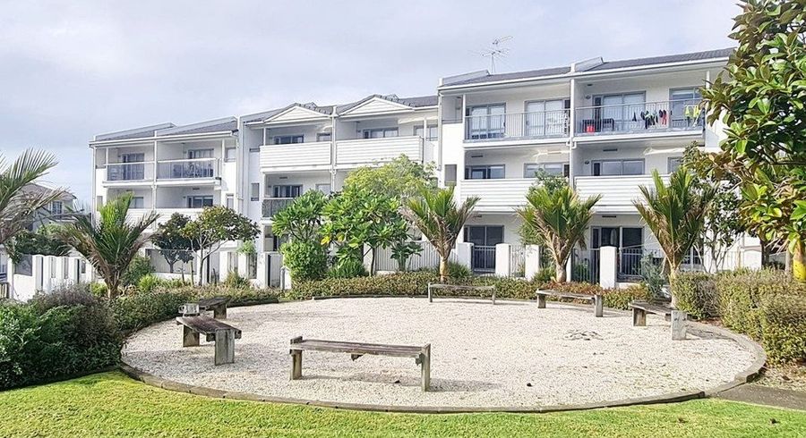  at E1/60 Masons Road, Pinehill, North Shore City, Auckland