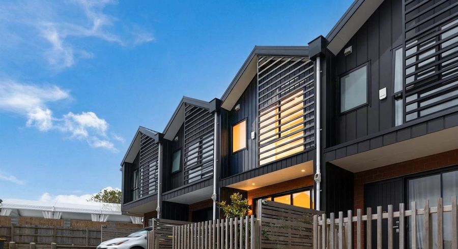  at 3/233 Great North Road, Henderson, Waitakere City, Auckland