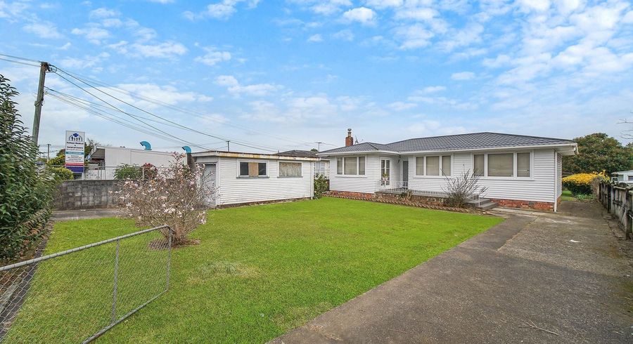 at 136 Rathgar Rd, Henderson, Waitakere City, Auckland