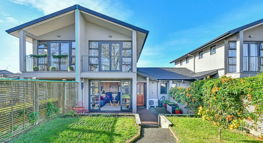  at 2/8 Landscape Road, Papatoetoe, Auckland