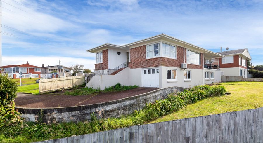  at 520 Glenfield Road, Glenfield, North Shore City, Auckland