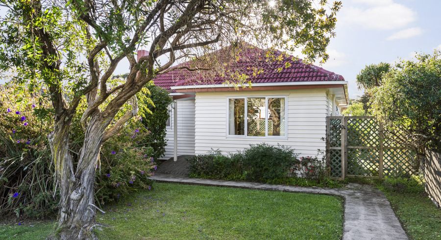  at 1/45 Shakespeare Road, Milford, Auckland