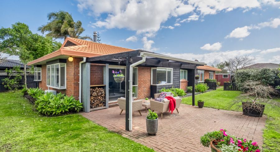  at 20 John Lister Close, Golflands, Auckland