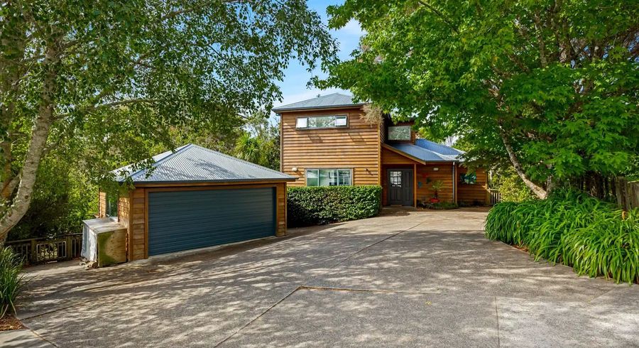  at 4A Pounamu Avenue, Greenhithe, Auckland