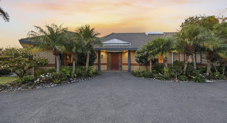 at 8 The Mews, Shamrock Park, Auckland