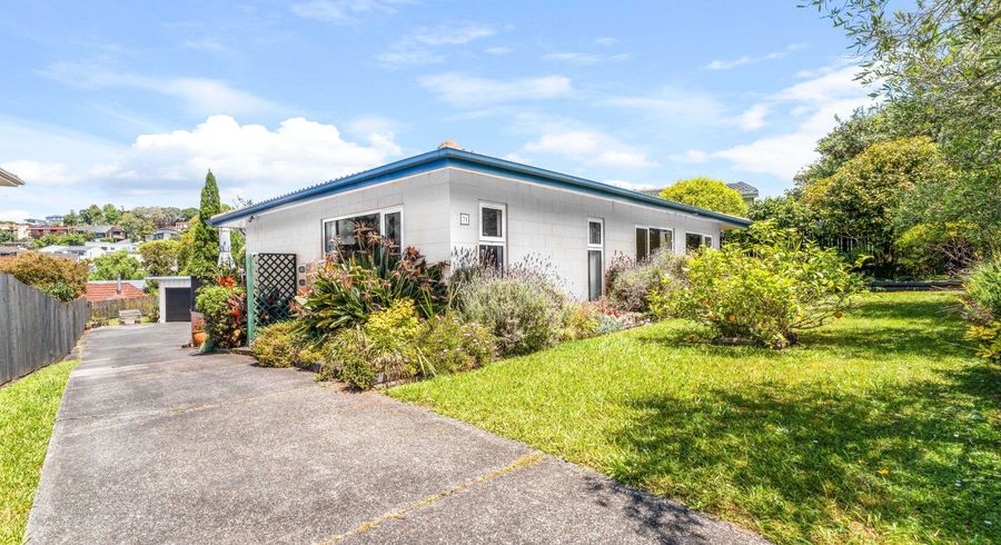  at 71 Stapleford Crescent, Browns Bay, North Shore City, Auckland