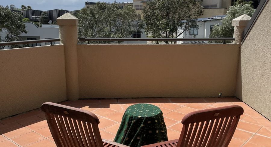  at 2/7 Panill Place, Albany, North Shore City, Auckland