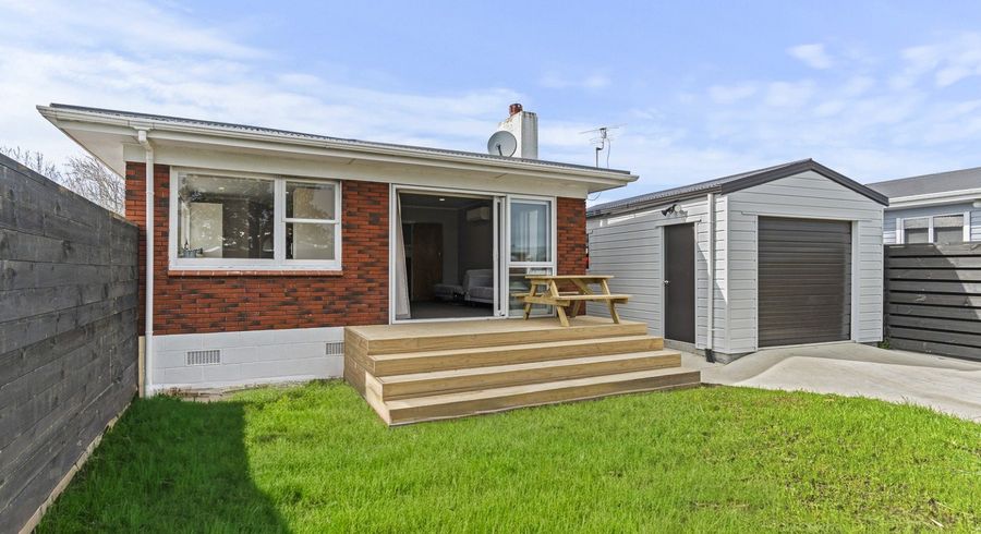  at 18 Riversdale Drive, Merrilands, New Plymouth, Taranaki