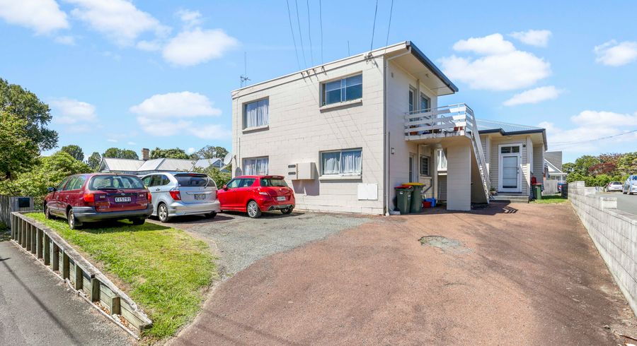  at 2/10 Te Aroha Street, Hamilton East, Hamilton