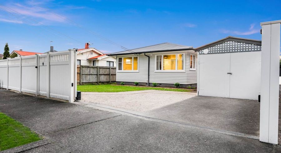  at 11 Waddell Avenue, Point England, Auckland City, Auckland