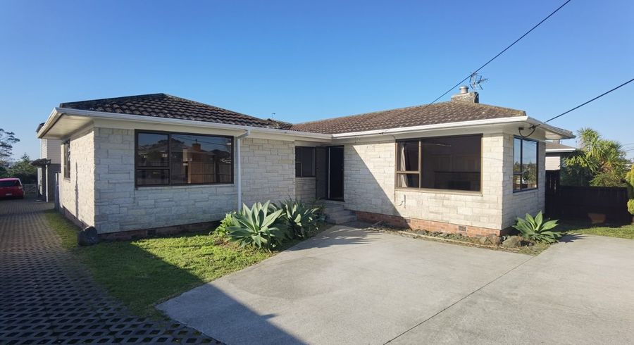  at 36 Woodford Avenue, Henderson, Auckland