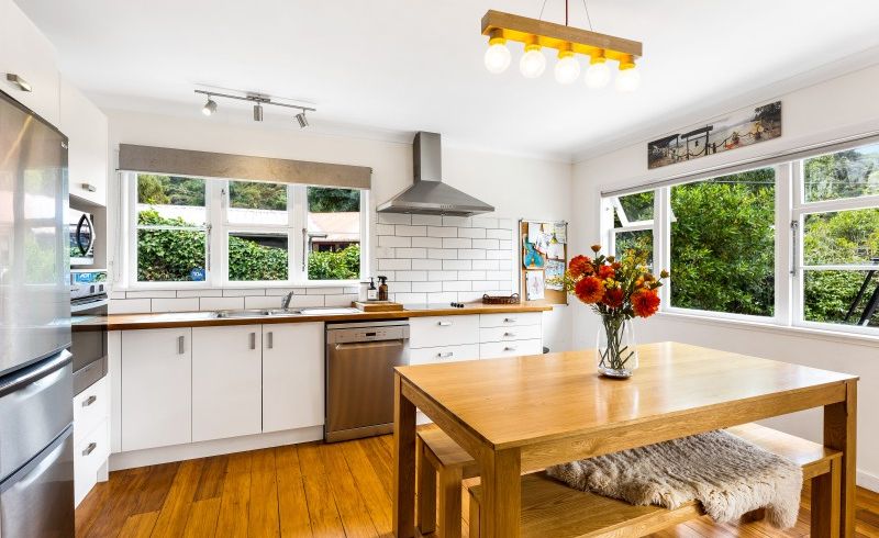  at 39 Rawhiti Street, Stokes Valley, Lower Hutt