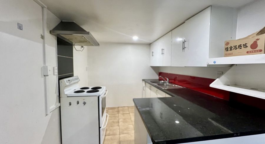  at 8 Laburnum Road, New Windsor, Auckland