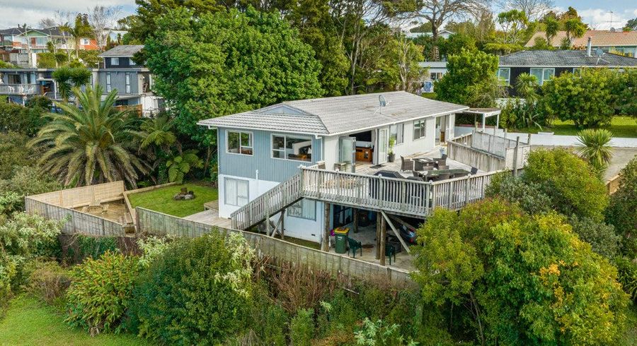  at 9 Dundas Place, Henderson, Auckland