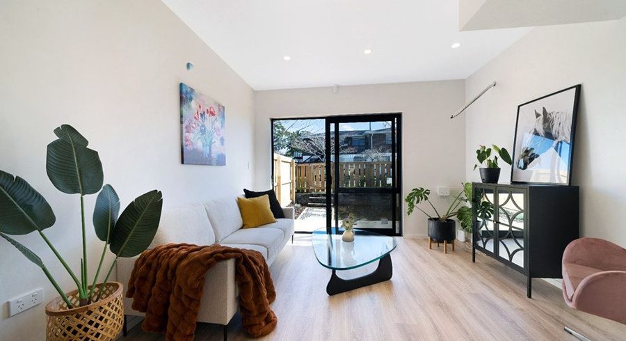  at 2/2A Mantra Road, Massey, Waitakere City, Auckland