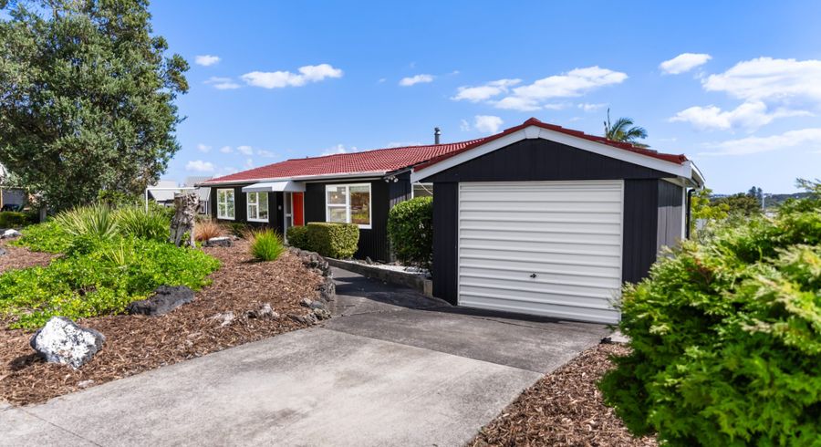  at 9 Amelia Place, Beach Haven, North Shore City, Auckland