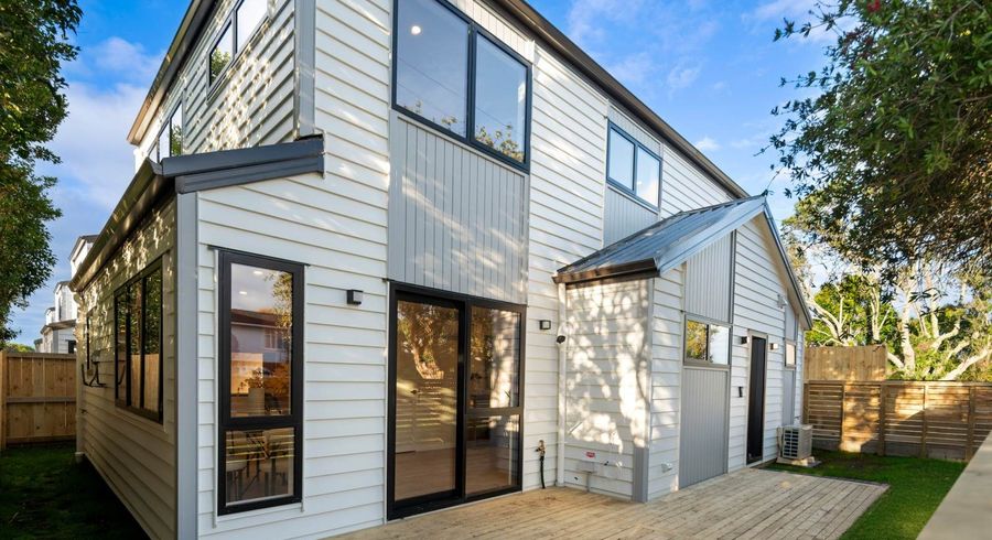  at 8A Deuxberry Avenue, Northcote, North Shore City, Auckland