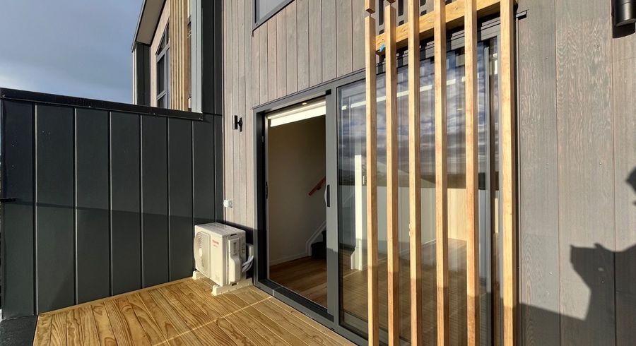  at 2/506 Glenfield Road, Bayview, North Shore City, Auckland