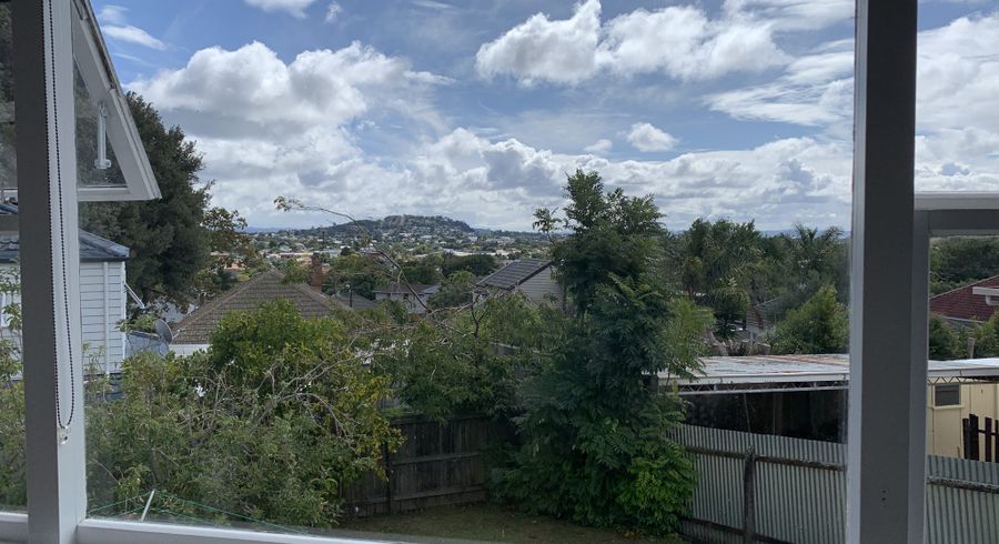  at 2/49 Hamon Ave, Three Kings, Auckland City, Auckland