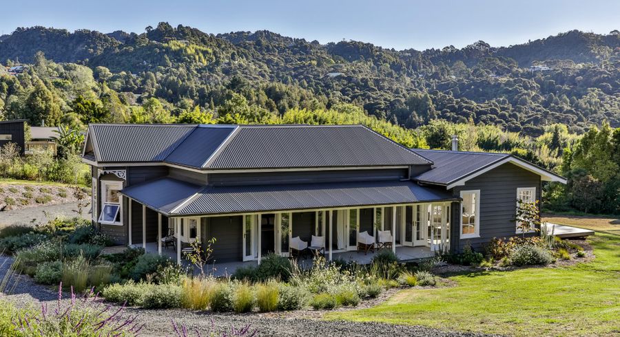  at 813 West Coast Road, Oratia, Waitakere City, Auckland