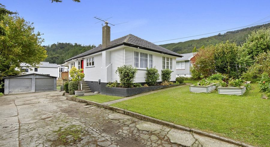  at 43 Hay Street, Naenae, Lower Hutt, Wellington