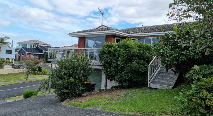  at 2/11 McCrystal Avenue, Bucklands Beach, Auckland