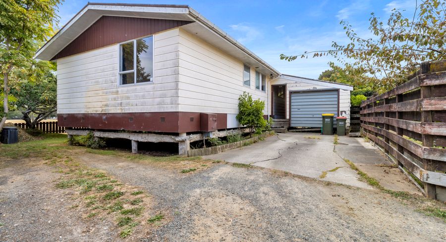  at 15 Crescent Court, Melville, Hamilton