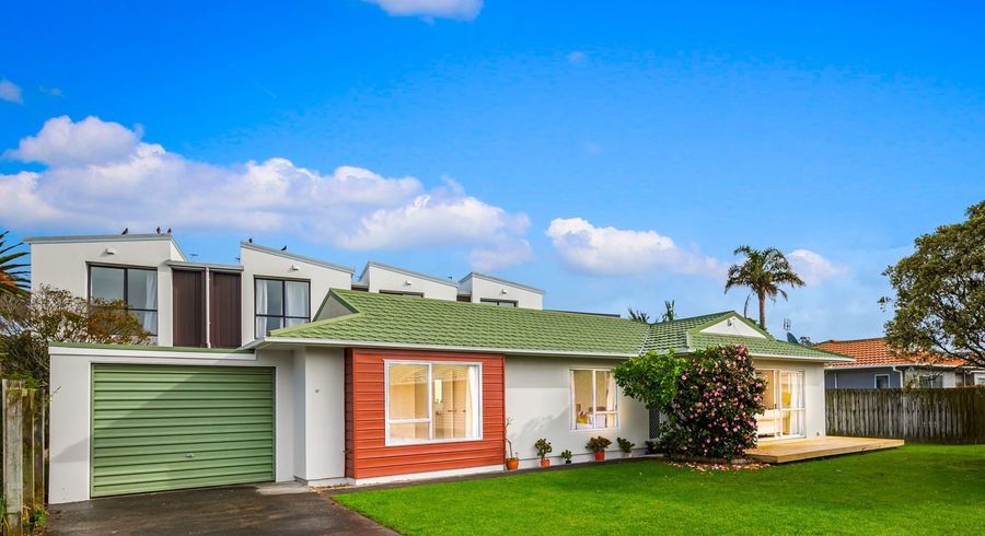  at 8E Rathgar Road, Henderson, Auckland