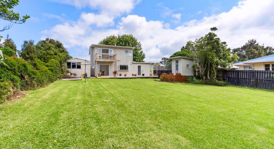  at 8 Lookout Drive, Laingholm, Waitakere City, Auckland