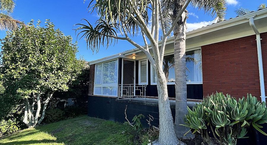  at 1/1 De Val Drive, Titirangi, Auckland