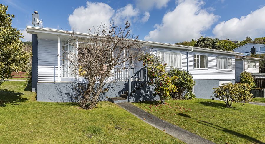  at 4 Pembroke Street, Tawa, Wellington