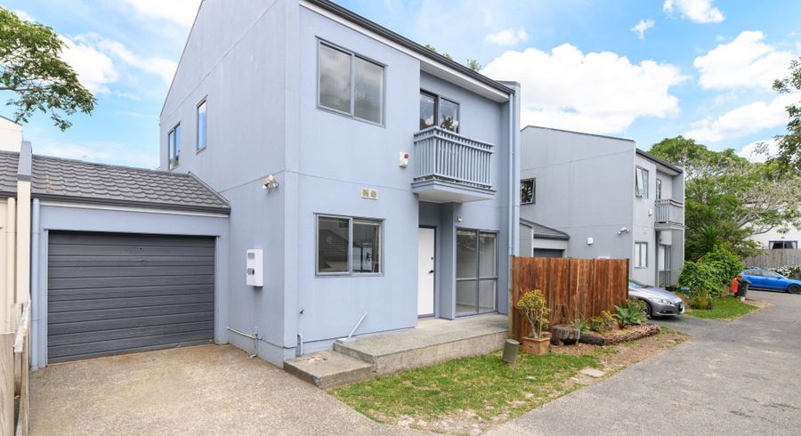  at 3 Sun Place, Henderson, Waitakere City, Auckland