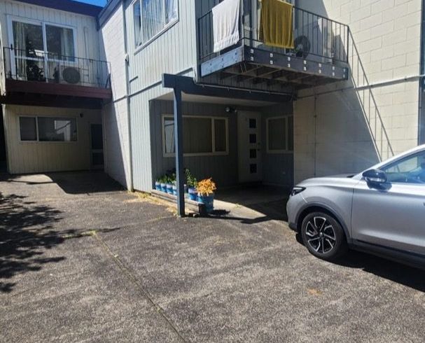  at 2/24 Commodore Drive, Lynfield, Auckland City, Auckland