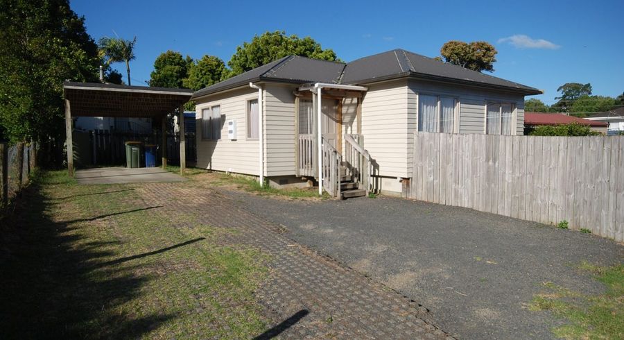  at 11a Helleur Rd, Massey, Waitakere City, Auckland