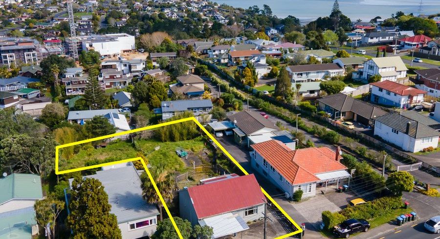  at 194 White Swan Road, Mount Roskill, Auckland