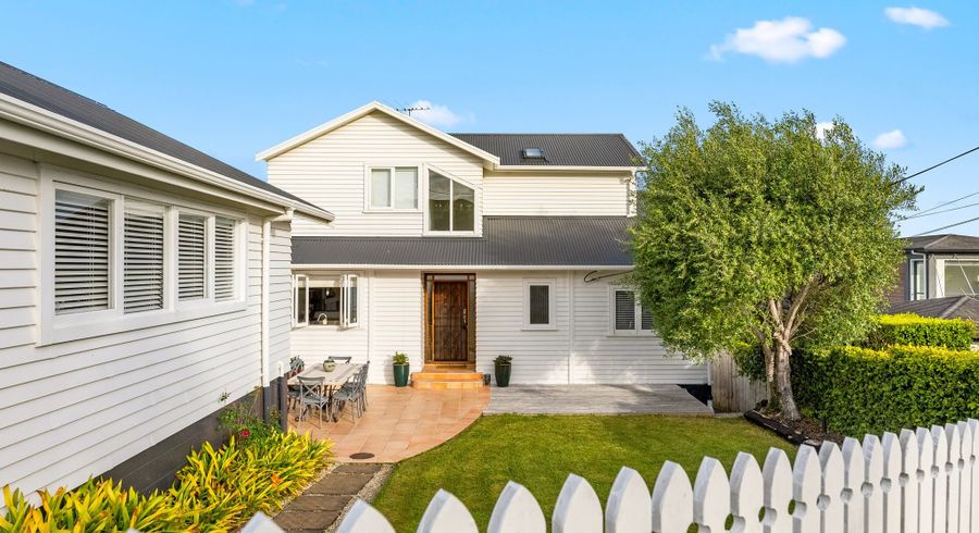  at 15 Seaview Road, Castor Bay, North Shore City, Auckland