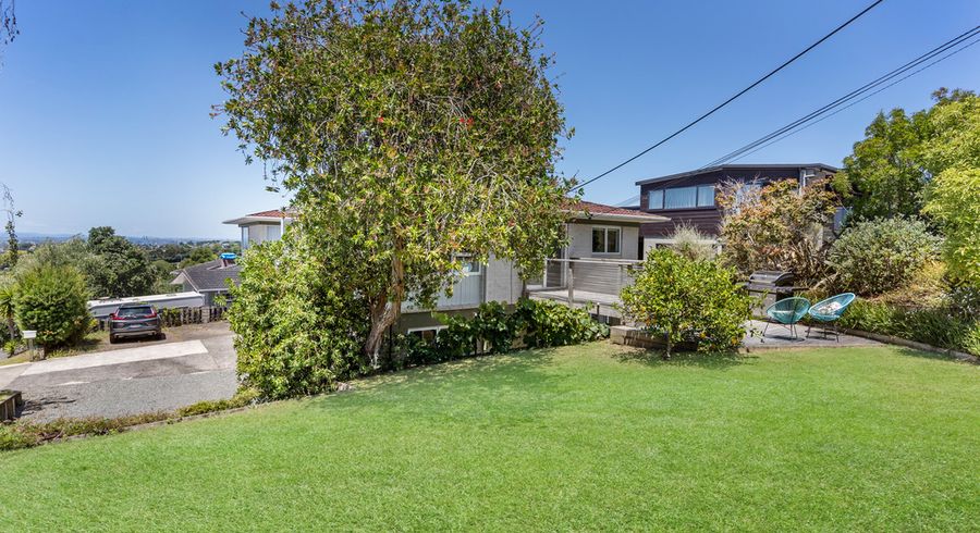  at 2/1 Woodcote Drive, Glenfield, Auckland
