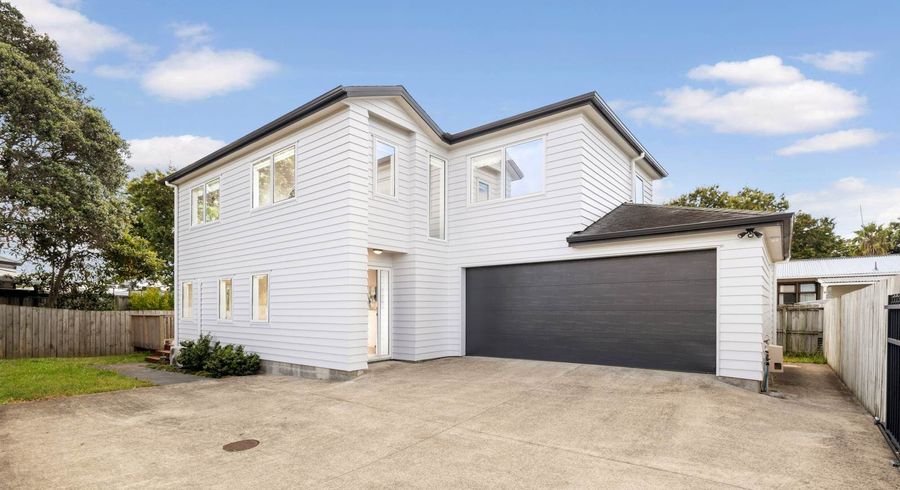 at 2/12 Tonar Street, Northcote, Auckland