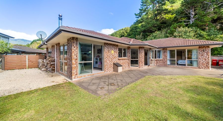 at 8 Beechwood Way, Te Marua, Upper Hutt, Wellington
