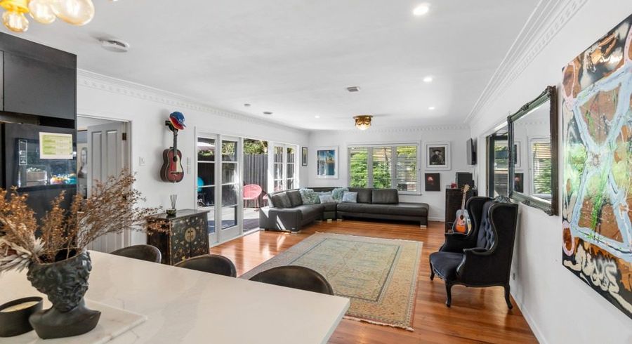  at 31 Valley Road, Titirangi, Waitakere City, Auckland
