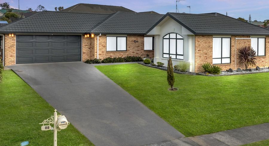  at 11 Norman Close, The Gardens, Auckland