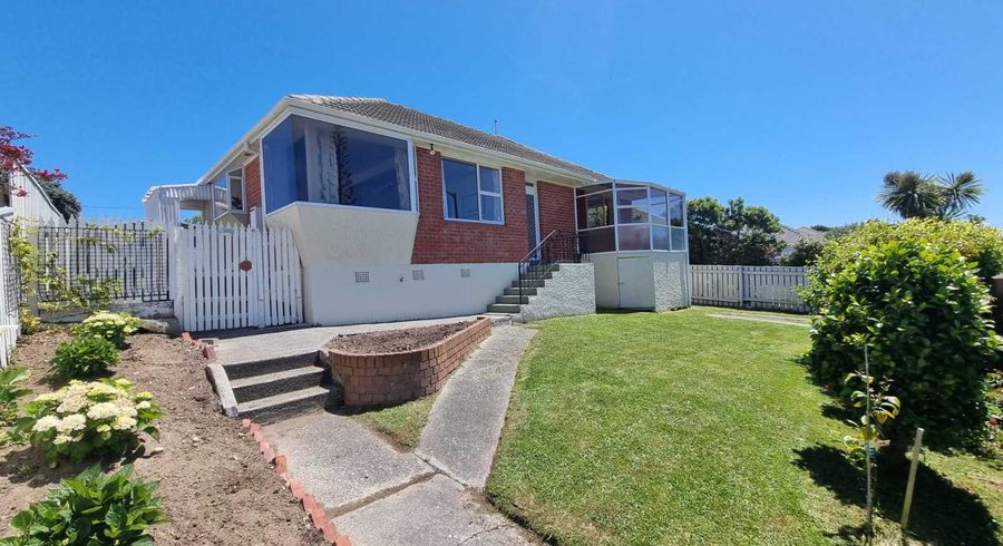  at 130 Main Road, Titahi Bay, Porirua