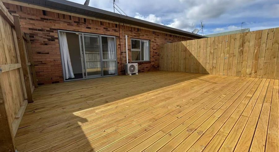  at 2/12A Lunn Avenue, Mount Wellington, Auckland City, Auckland