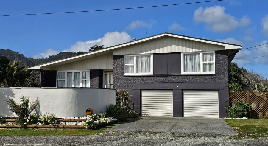  at 32 Domett Esplanade, Cobden, Grey, West Coast