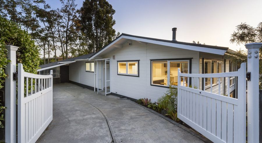  at 52 Valley View Road, Glenfield, Auckland