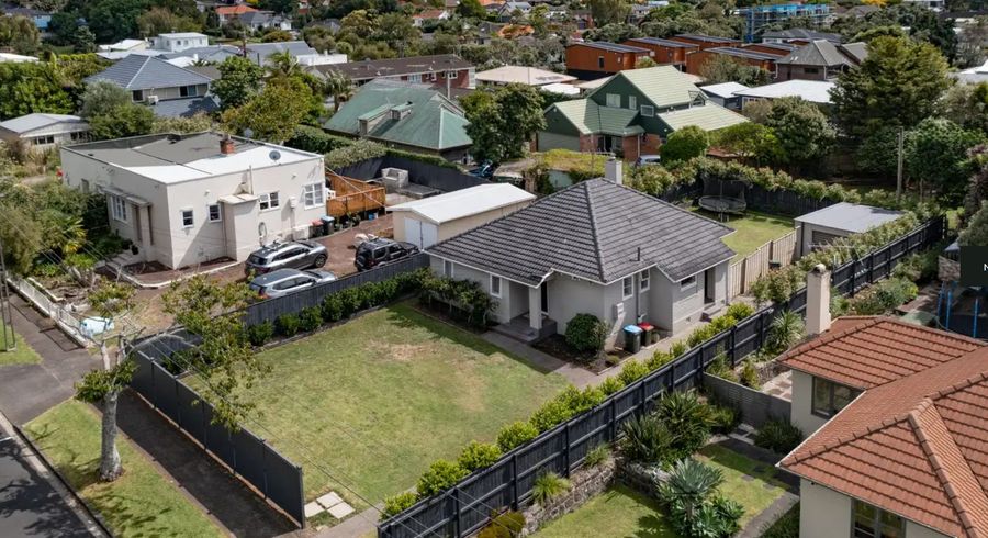  at 11 Cadman Avenue, Greenlane, Auckland